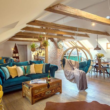 Bohemian Chic 2 Bedroom 2 Bathroom Loft With Hanging Chair Praga Zewnętrze zdjęcie